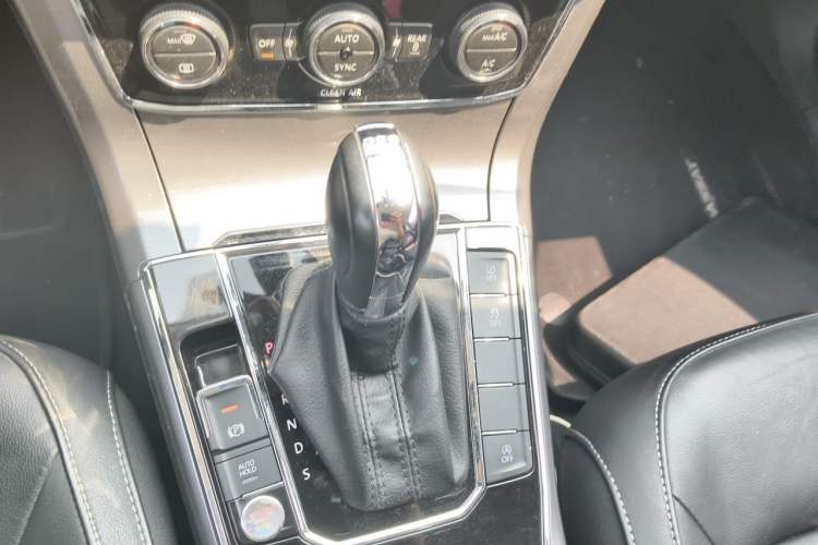 Used Volkswagen Passat 2016 280TSI DSG Prestige Edition Gear Lever