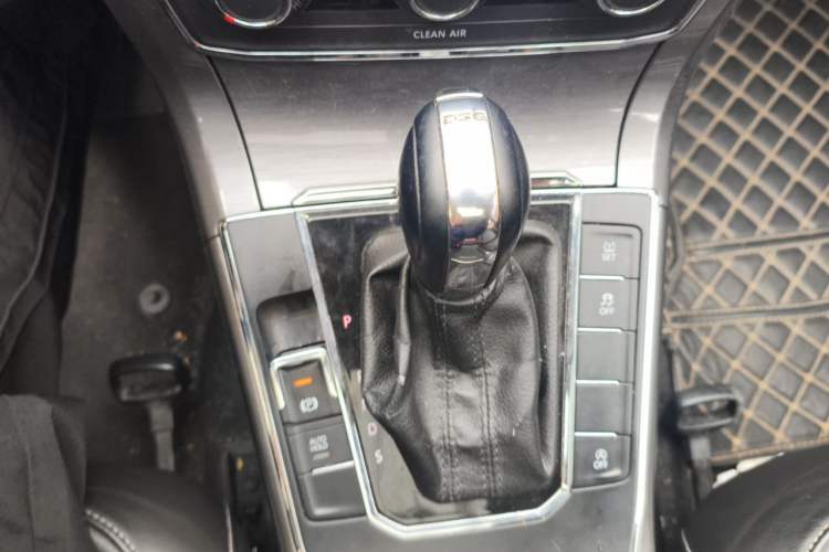 Used Volkswagen Passat 2016 280TSI DSG Prestige Edition Gear Lever