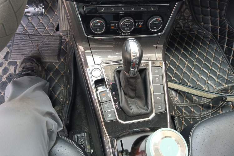 Used Volkswagen Passat 2016 330TSI DSG Prestige Edition Gear Lever
