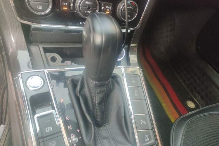 Used Volkswagen Passat 2016 330TSI DSG Prestige Edition Gear Lever