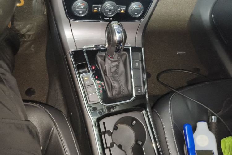 Used Volkswagen Passat 2016 280TSI DSG Prestige Edition Gear Lever