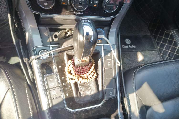 Used Volkswagen Passat 2016 330TSI DSG Luxury Edition Gear Lever