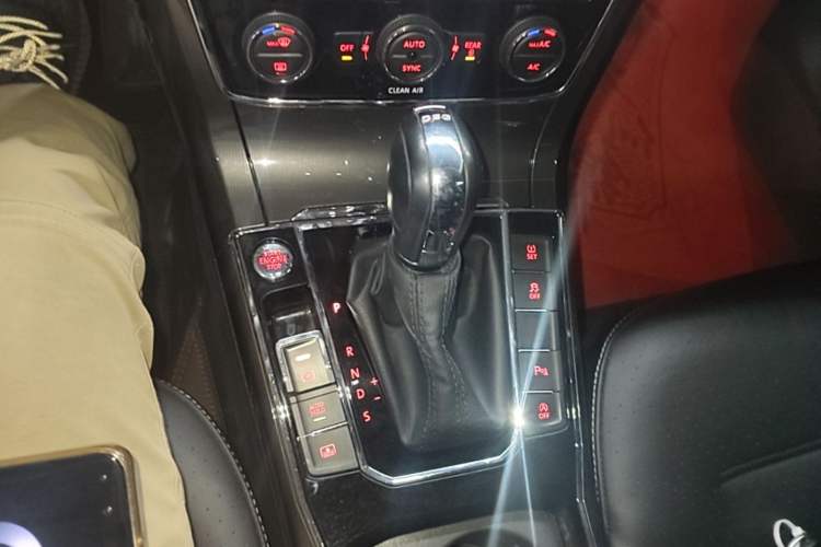 Used Volkswagen Passat 2016 330TSI DSG Prestige Edition Gear Lever