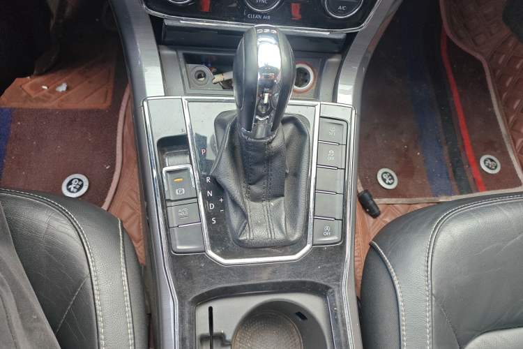 Used Volkswagen Passat 2016 280TSI DSG Prestige Edition Gear Lever