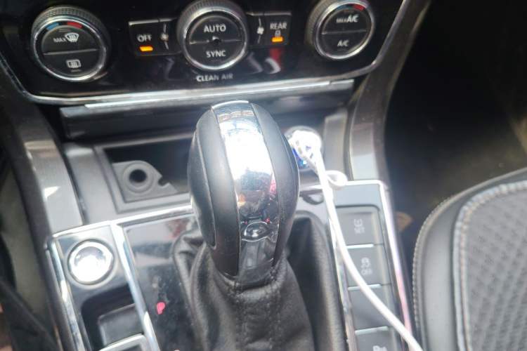 Used Volkswagen Passat 2016 330TSI DSG Prestige Edition Gear Lever