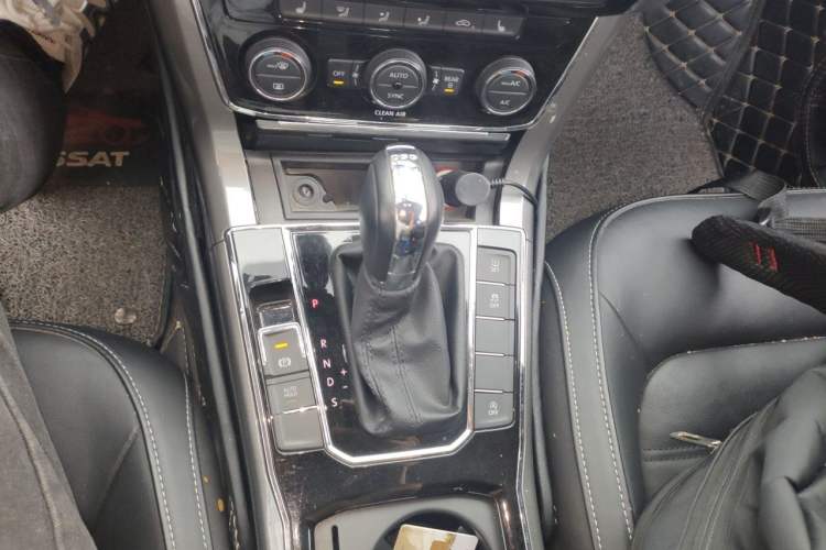 Used Volkswagen Passat 2016 280TSI DSG Prestige Edition Gear Lever