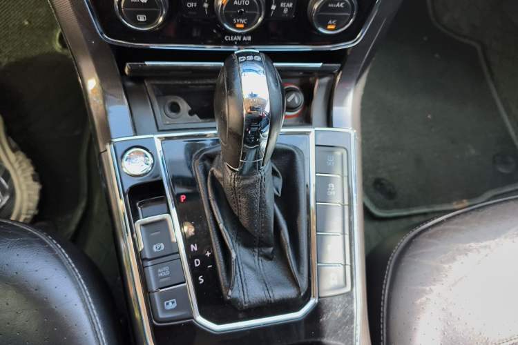 Used Volkswagen Passat 2016 330TSI DSG Prestige Edition Gear Lever