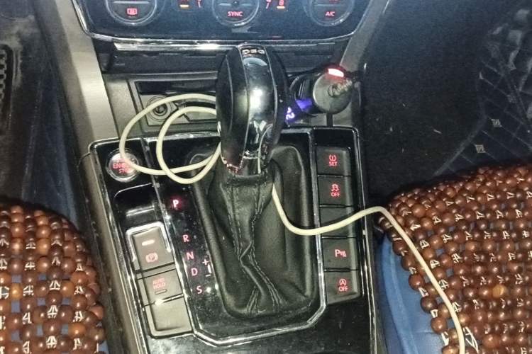 Used Volkswagen Passat 2016 330TSI DSG Luxury Edition Gear Lever