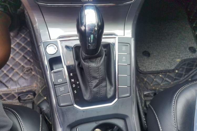 Used Volkswagen Passat 2016 330TSI DSG Luxury Edition Gear Lever