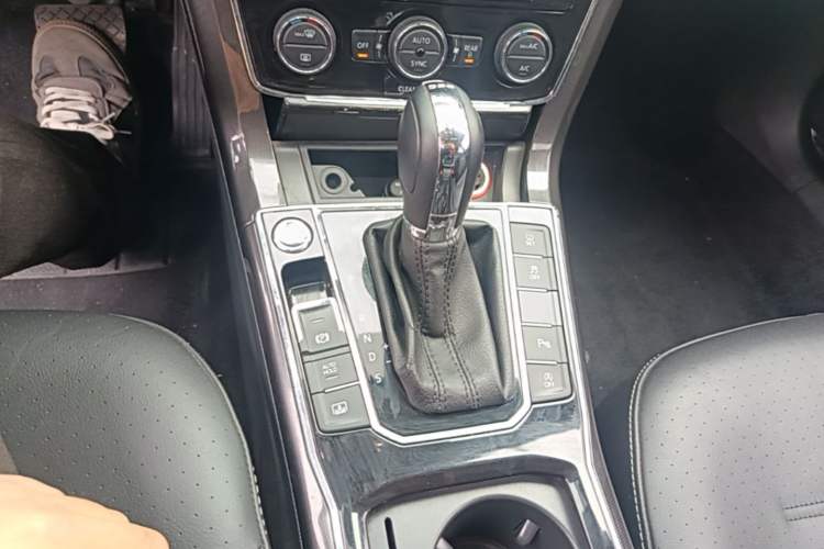 Used Volkswagen Passat 2016 330TSI DSG Prestige Edition Gear Lever