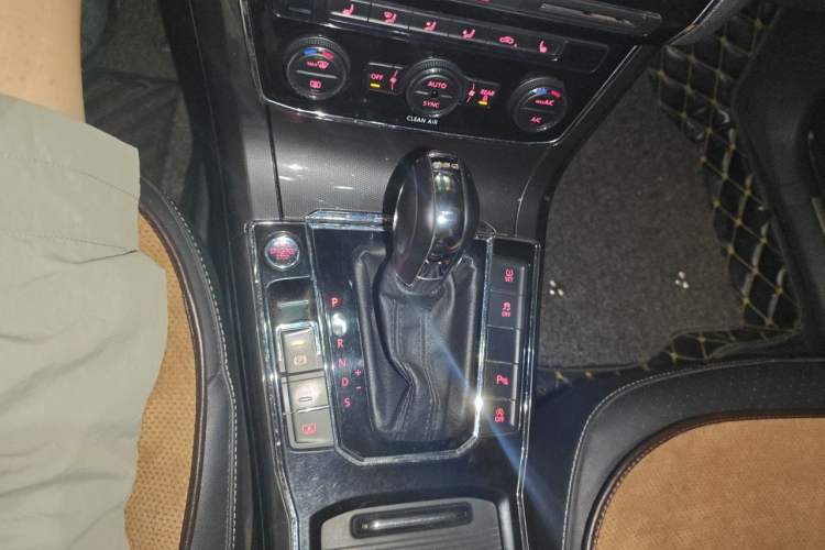 Used Volkswagen Passat 2016 330TSI DSG Prestige Edition Gear Lever
