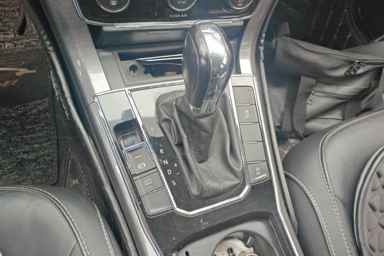 Used Volkswagen Passat 2016 330TSI DSG Luxury Edition Gear Lever