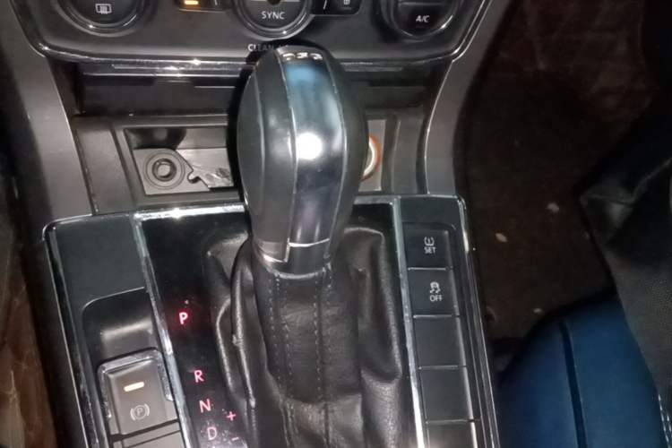 Used Volkswagen Passat  Gear Lever
