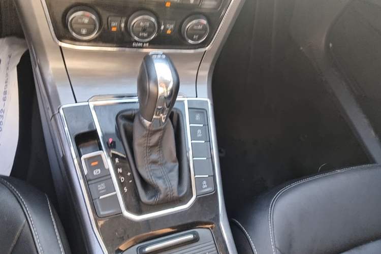 Used Volkswagen Passat 2016 280TSI DSG Prestige Edition Gear Lever