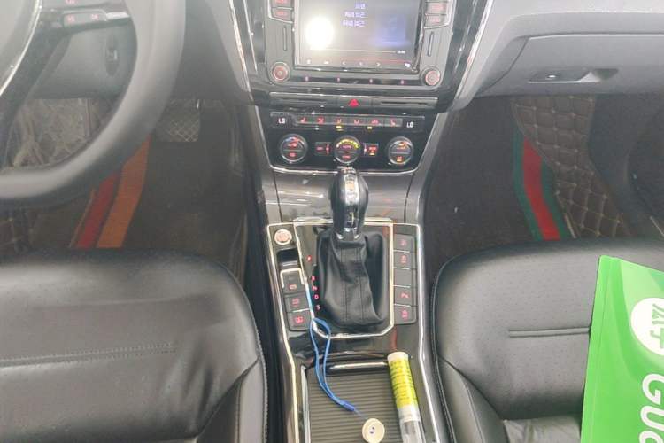 Used Volkswagen Passat 2016 330TSI DSG Prestige Edition Gear Lever