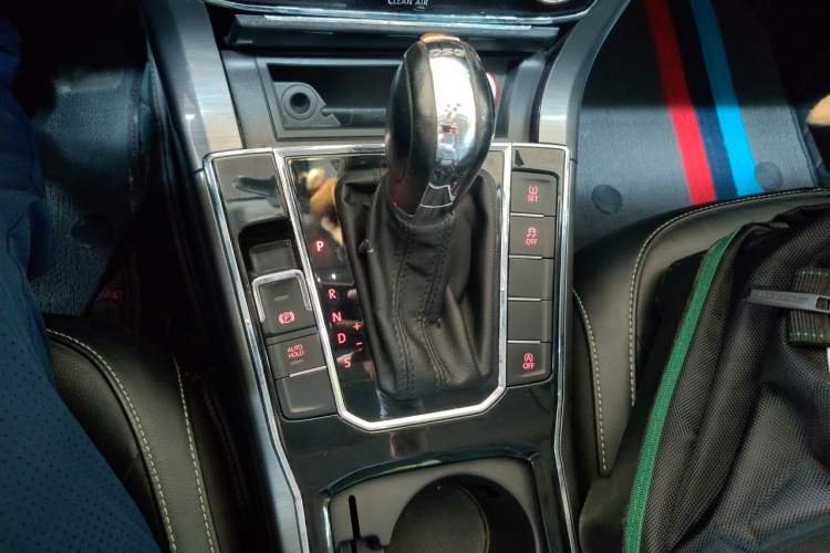 Used Volkswagen Passat 2016 330TSI DSG Luxury Edition Gear Lever