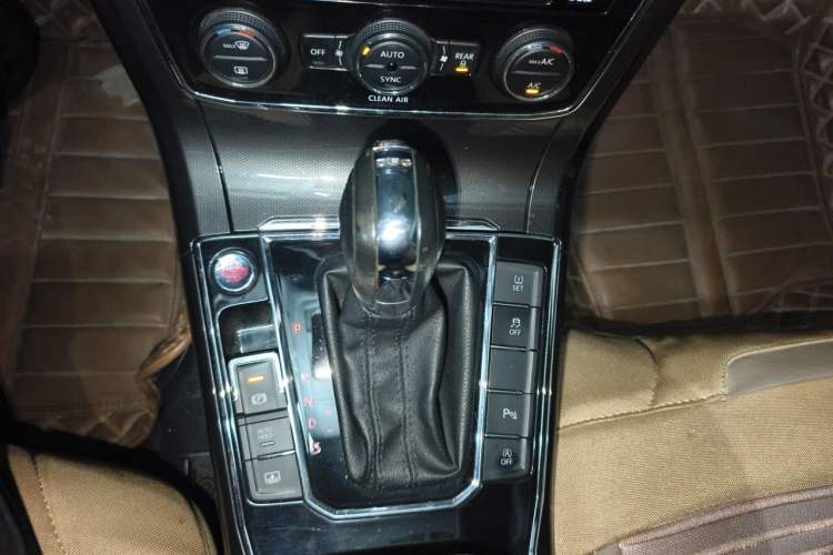 Used Volkswagen Passat 2016 380TSI DSG Prestige Edition Gear Lever