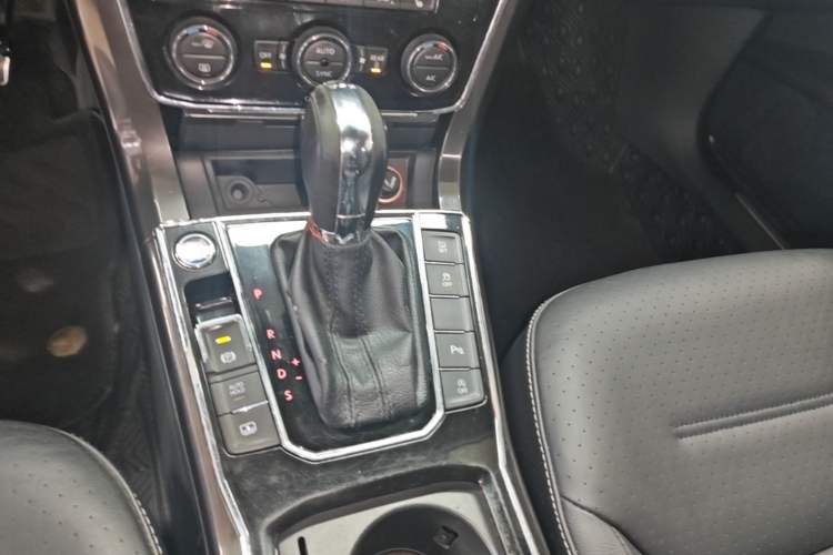 Used Volkswagen Passat 2016 330TSI DSG Prestige Edition Gear Lever