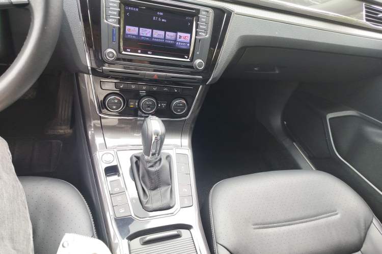 Used Volkswagen Passat 2016 330TSI DSG Prestige Edition Gear Lever