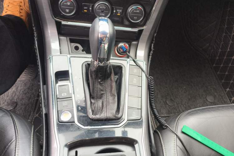 Used Volkswagen Passat 2016 330TSI DSG Luxury Edition Gear Lever