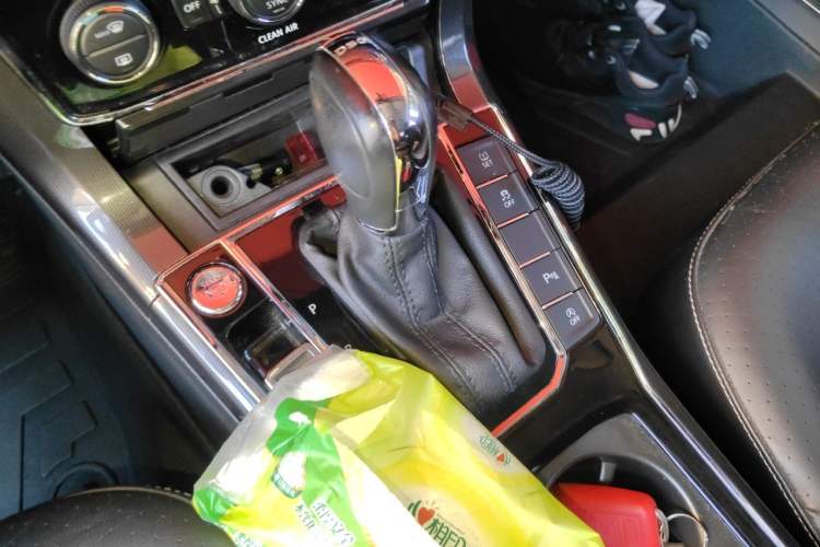 Used Volkswagen Passat 2016 330TSI DSG Prestige Edition Gear Lever