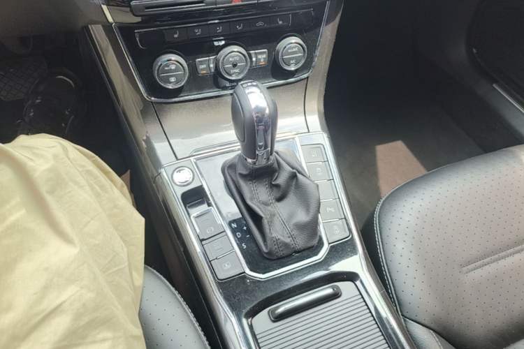 Used Volkswagen Passat 2016 380TSI DSG Prestige Edition Gear Lever