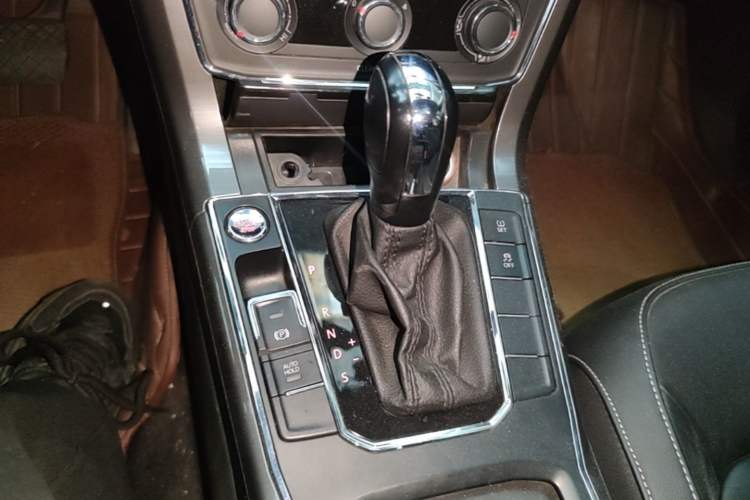 Used Volkswagen Passat 2016 1.8T Government Procurement Version (CEA Engine + 6AT) Gear Lever