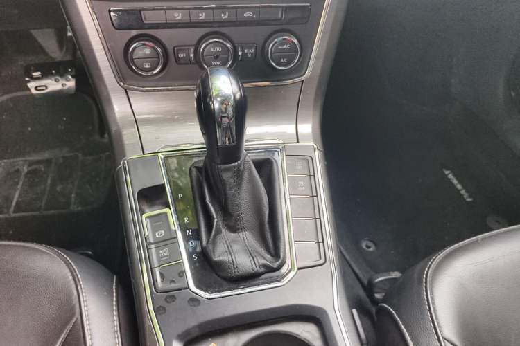 Used Volkswagen Passat 2016 330TSI DSG Luxury Edition Gear Lever