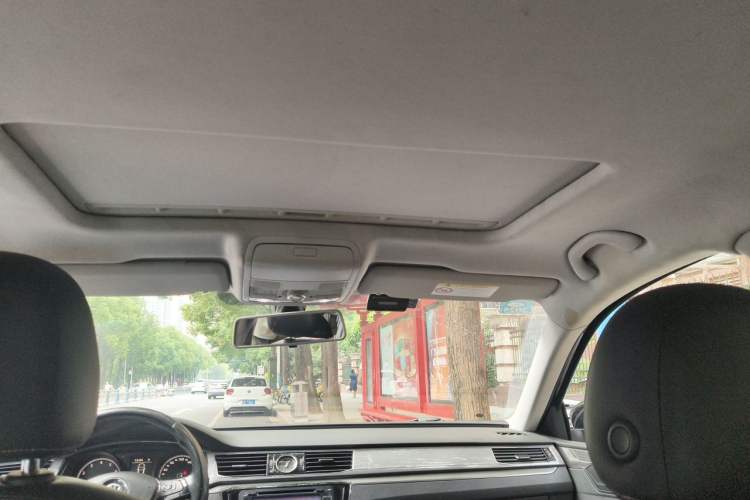Used Volkswagen Passat 2016 330TSI DSG Luxury Edition Headliner