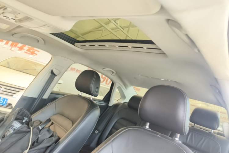 Used Volkswagen Passat 2016 330TSI DSG Luxury Edition Headliner