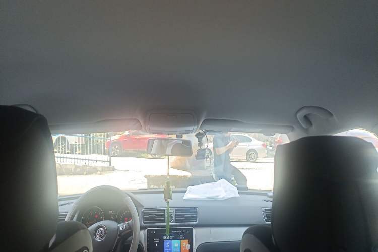 Used Volkswagen Passat  Headliner