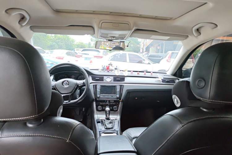 Used Volkswagen Passat 2016 330TSI DSG Luxury Edition Headliner