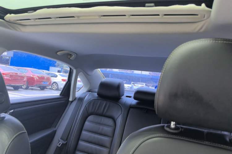 Used Volkswagen Passat 2016 330TSI DSG Luxury Edition Headliner