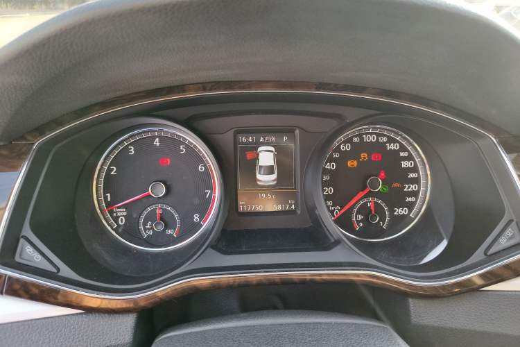 Used Volkswagen Passat 2016 380TSI DSG Ultimate Edition Instrument Cluster