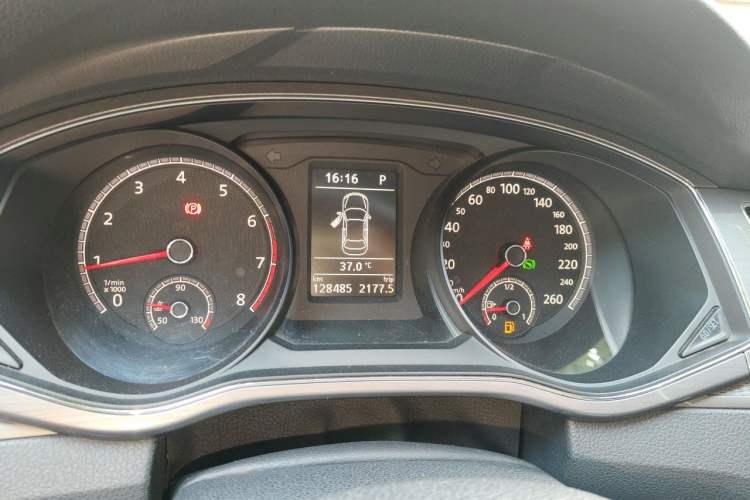 Used Volkswagen Passat 2016 330TSI DSG Luxury Edition Instrument Cluster