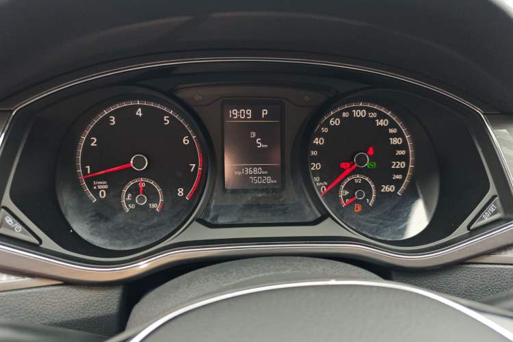 Used Volkswagen Passat 2016 1.8T Government Procurement Version (CEA Engine + 6AT) Instrument Cluster