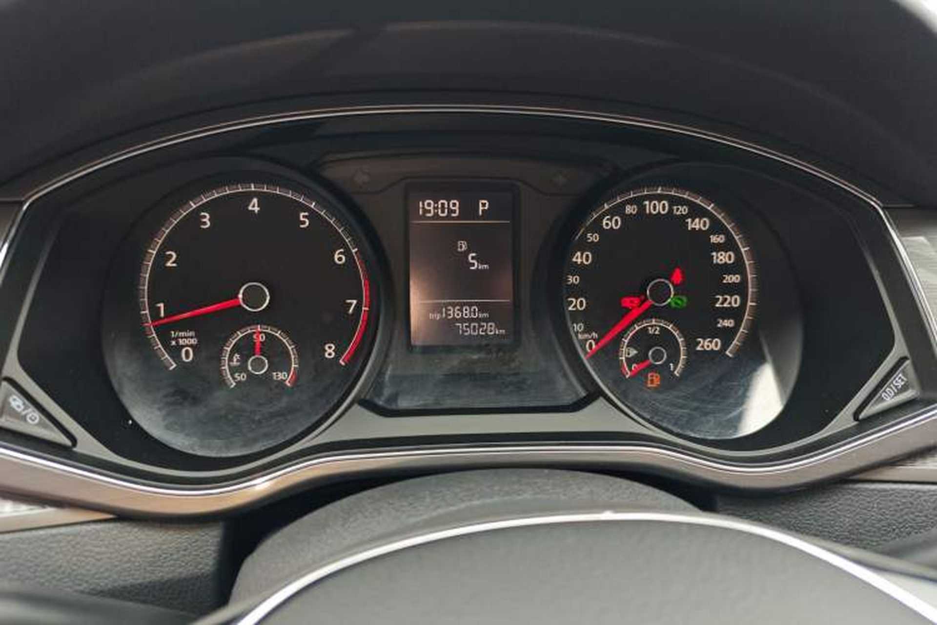 Used Volkswagen Passat 2016 1.8T Government Procurement Version (CEA Engine + 6AT) Instrument Cluster