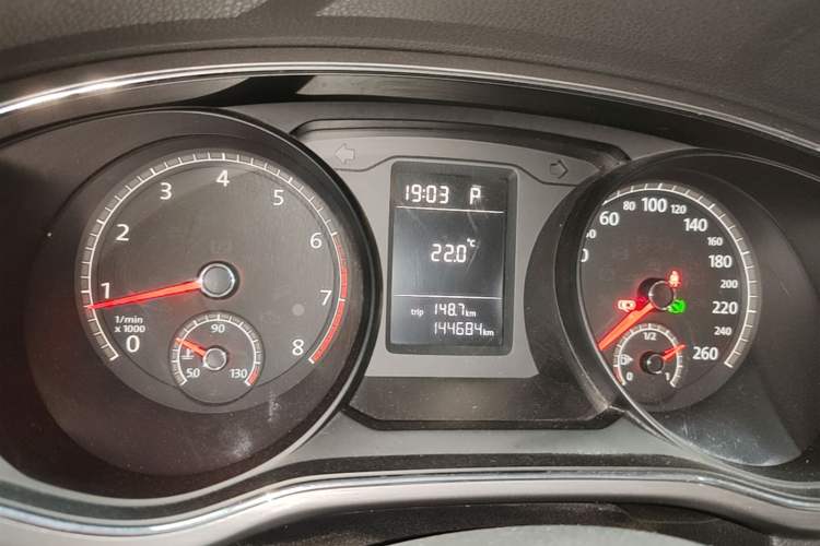 Used Volkswagen Passat 2016 1.8T Government Procurement Version (CEA Engine + 6AT) Instrument Cluster