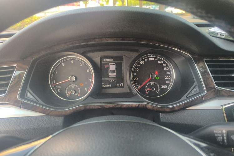 Used Volkswagen Passat 2016 380TSI DSG Ultimate Edition Instrument Cluster