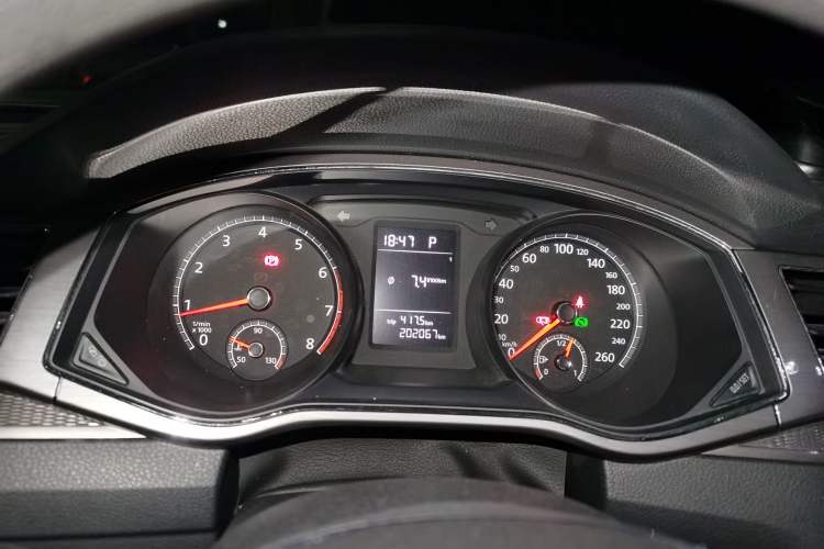 Used Volkswagen Passat 2016 1.8T Government Procurement Version (CEA Engine + 6AT) Instrument Cluster