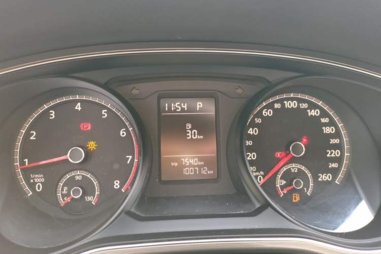 Used Volkswagen Passat 2016 1.8T Government Procurement Version (CEA Engine + 6AT) Instrument Cluster