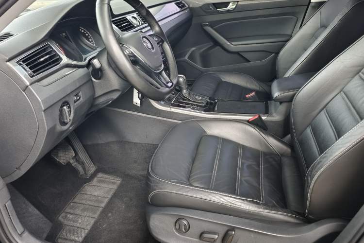 Used Volkswagen Passat 2016 330TSI DSG Luxury Edition Interior 1