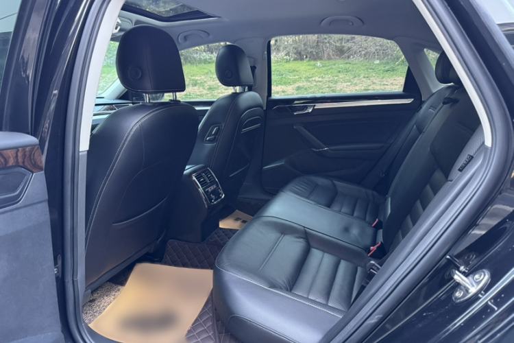 Used Volkswagen Passat 2016 380TSI DSG Ultimate Edition Interior 2