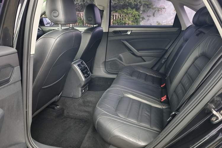 Used Volkswagen Passat 2016 330TSI DSG Luxury Edition Interior 2