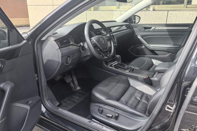 Used Volkswagen Passat 2016 330TSI DSG Prestige Edition Interior 2