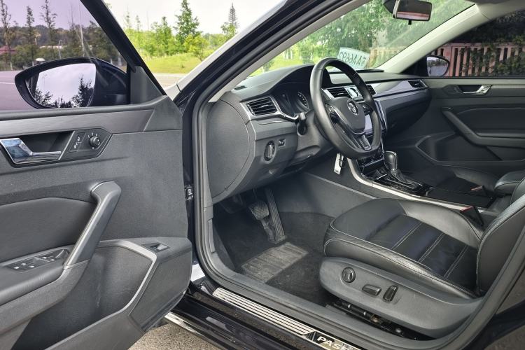 Used Volkswagen Passat 2016 330TSI DSG Luxury Edition Interior 3