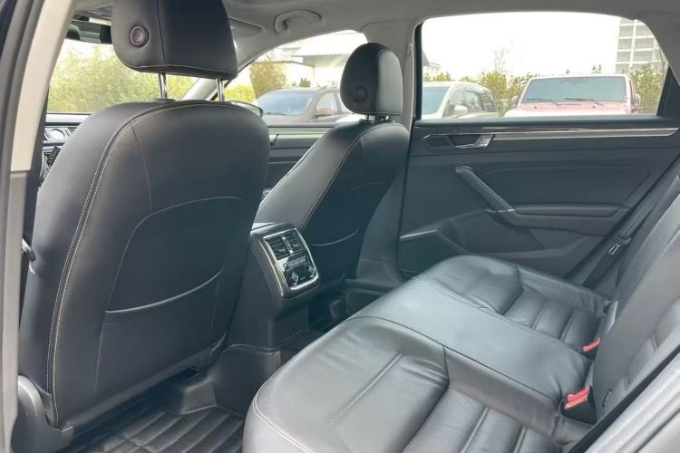 Used Volkswagen Passat 2016 330TSI DSG Prestige Edition Interior 3