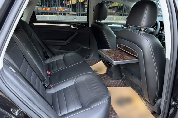 Used Volkswagen Passat 2016 380TSI DSG Ultimate Edition Interior 4