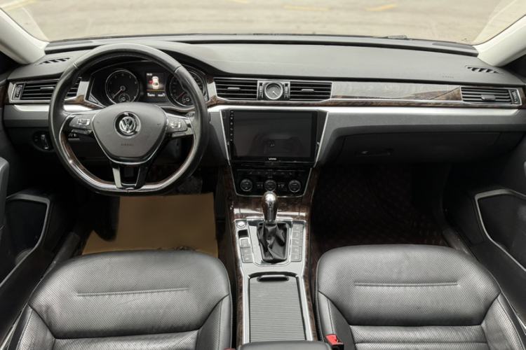 Used Volkswagen Passat 2016 380TSI DSG Ultimate Edition Interior 4