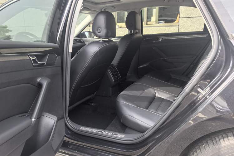 Used Volkswagen Passat 2016 330TSI DSG Prestige Edition Interior 4